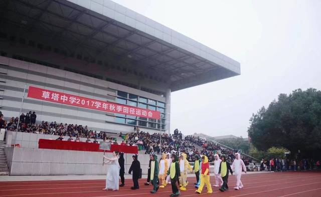 诸暨这个学校火了！还有个最严的“网红”政教处主任