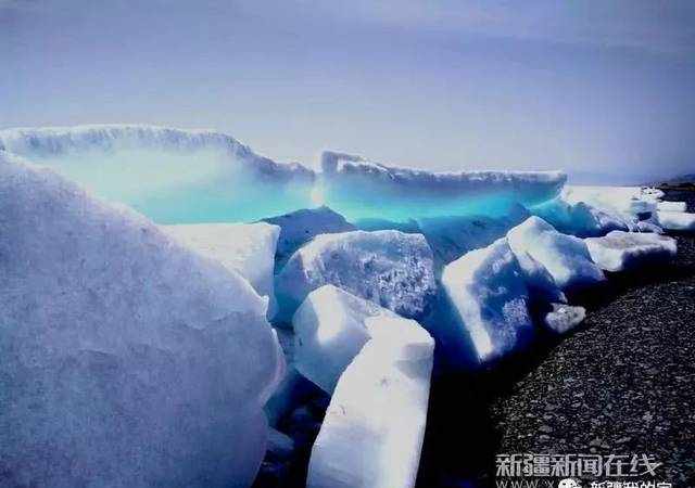 赛里木湖现罕见“冰海啸”奇观，太壮观了！惊动新华社！