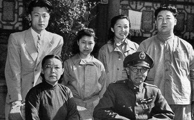 阎锡山的后代没一个人在中国，五儿子偷娶了二嫂，落魄买不起机票