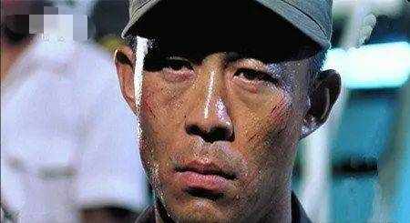 老戏骨侯勇三任妻子个个貌美如花，功成名就老婆越娶越年轻