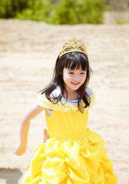混血小公主夏天Poppy越长越美，亭亭玉立，基因太强大了