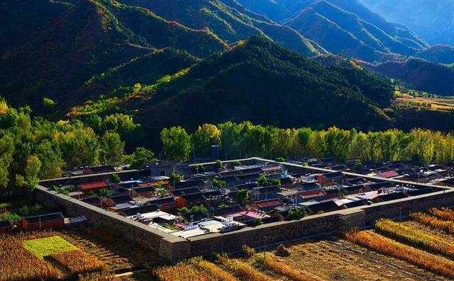 来到密云雾灵山庄 游山玩水逛古堡 一天内都能步行搞定