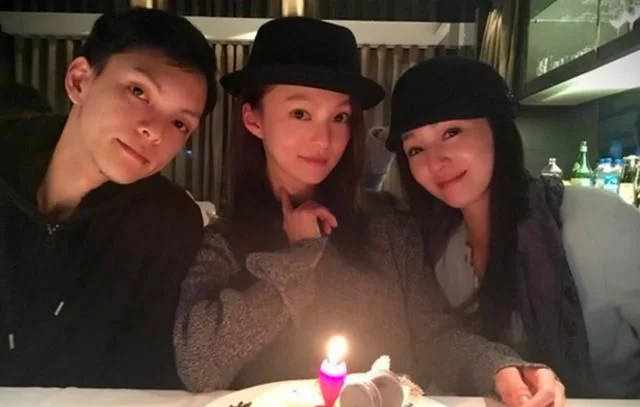 张韶涵的妹妹终于替她说出为何弃养父母的真相