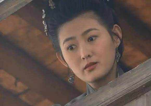 她是98版《水浒传》里的潘金莲，曾经艳压群芳，如今却长成这样