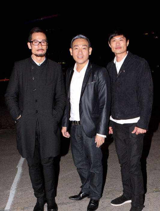 同是戚其义御用男演员，一个性向成谜，一个失业在家，而他成一哥
