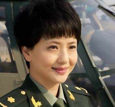 52岁美女陶慧敏近照，老公去世守寡10年，如今女儿长的比她还美