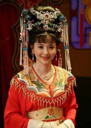 52岁美女陶慧敏近照，老公去世守寡10年，如今女儿长的比她还美