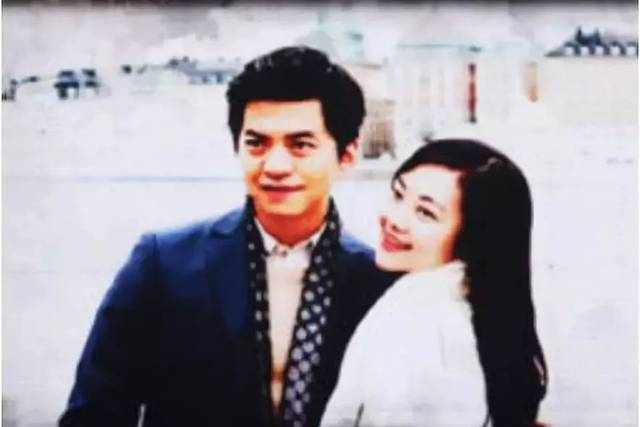李健妻子首次曝光，大家惊叹：果然只有这样的女人才配得上音乐才子
