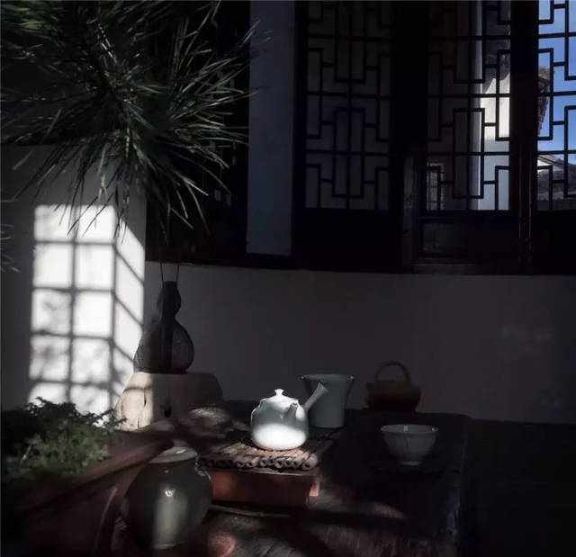 举杯邀明月，对影成三人