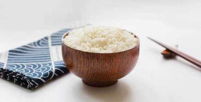 用微波炉还能煮米饭，只要十二分钟就好了！