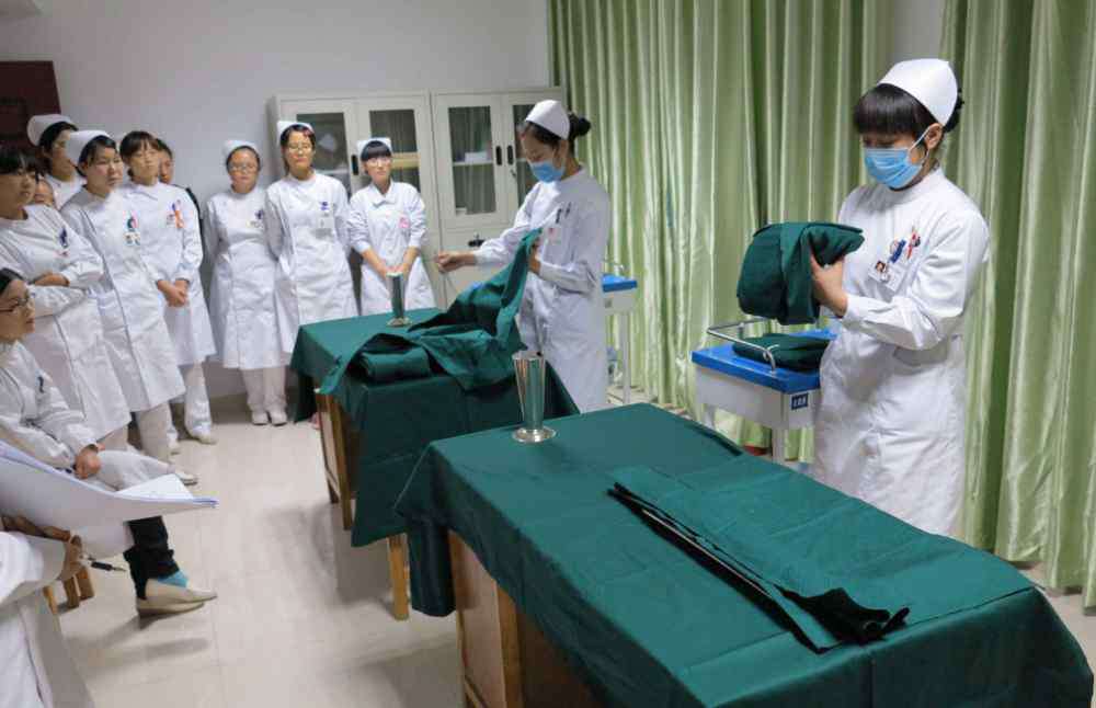 现在报考什么专业好 女生报考这5个专业“才靠谱”，虽然报考人数很多，但确实很实用