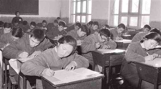1977年高考 1977年高考试卷“曝光”，网友：这么简单？给我都能上北大