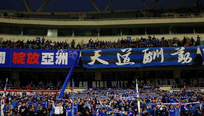怎么踢足球 脑洞|一个中国人 怎么奋斗才能够去曼联踢球？