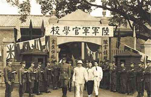 黄埔军校名将 黄埔军校出名将，其实还有一所军校更牛，黄埔生都是他们的下级
