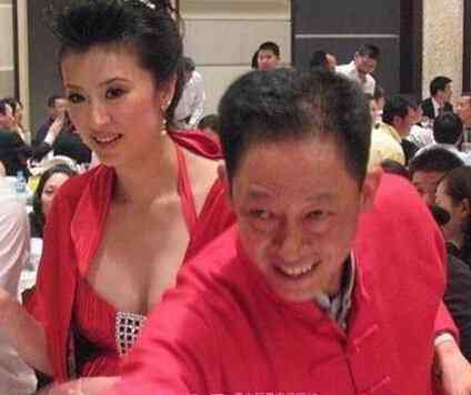 王志文老婆照片 王志文老婆陈坚红照片 陈坚红家庭背景资料