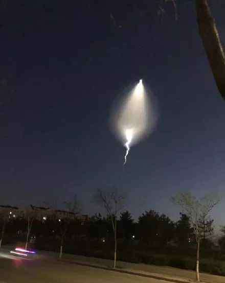 王亚男 多地夜空突然出现的它，是什么？