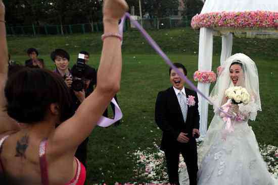 何雯娜老公 何雯娜结婚了吗 何雯娜老公是谁
