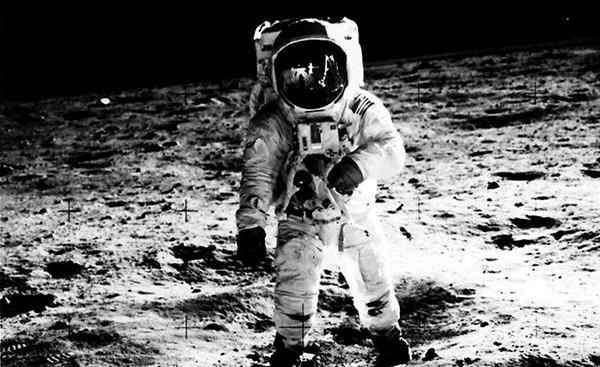 阿姆斯特朗登月时间 登月50周年：“阿波罗”的反英雄史诗