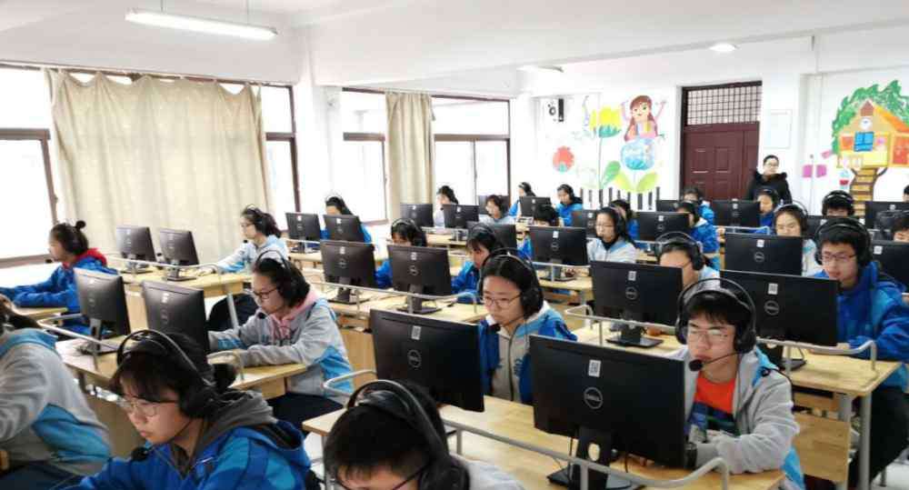 现在报考什么专业好 女生报考这5个专业“才靠谱”，虽然报考人数很多，但确实很实用