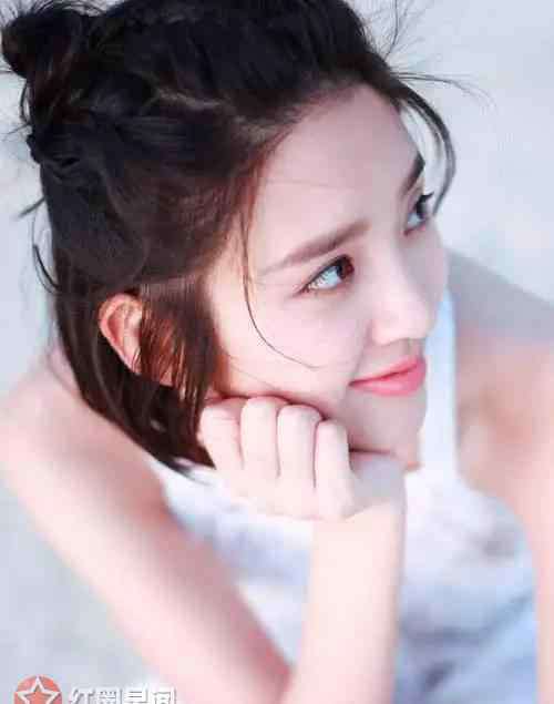 唐艺昕家庭背景 唐艺昕的爸妈是干嘛的 唐艺昕被大家质疑整容