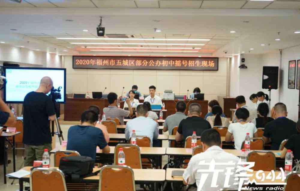 福州外国语学院 今天，福州多所公办初中摇号结果出炉！这所学校14人中录取1人……