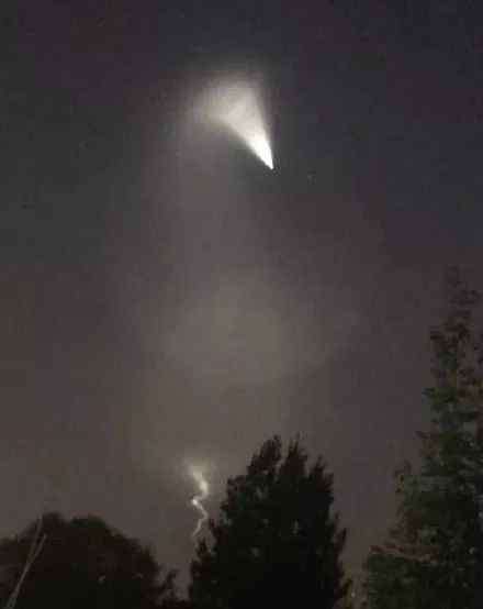 王亚男 多地夜空突然出现的它，是什么？