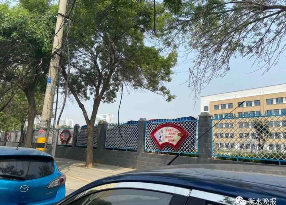 衡水三中 衡水三中旁电线低垂，孩子抬手就能碰到！多家餐饮单位被暗访！