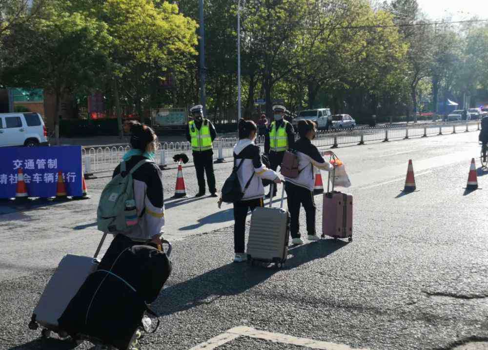 徐水一中 徐水高三学生今日返校复学！公安护航！