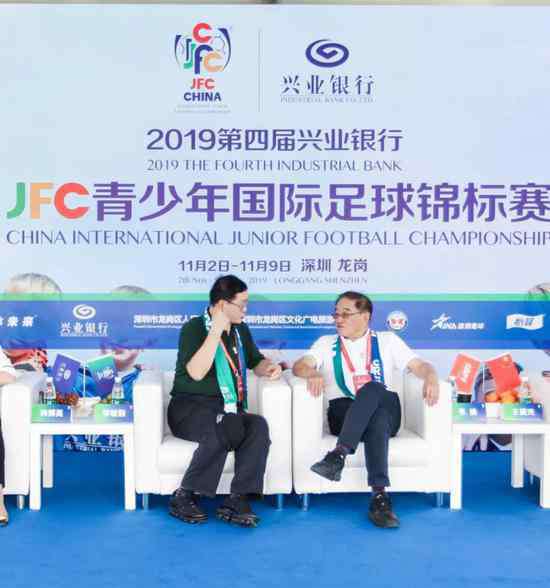 李毓毅 李毓毅:中国足球别总出政策 20岁都坐板凳没希望