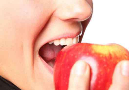 晚上10点吃苹果会胖吗 晚上吃苹果会胖吗？什么时候吃苹果最好？大部分人都不知道