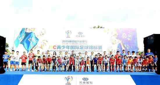 李毓毅 李毓毅:中国足球别总出政策 20岁都坐板凳没希望