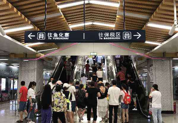 钢琴楼梯被霸占 “钢琴阶梯”被霸占：网红景点，做好红的准备了么？