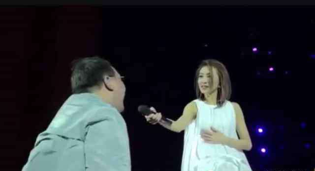 戴佩妮演唱会 继“戴佩妮演唱会被唱哭”后，又有歌手被带跑，这届粉丝真不靠谱