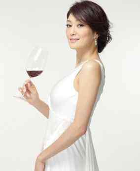 孟广美吻戏 孟广美个人资料照片及身价背景 孟广美老公个人资料介绍