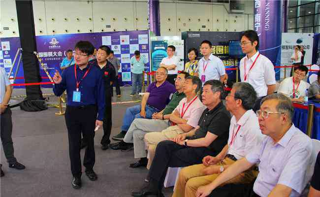 杜鹰 朱小丹杜鹰黄建初莅临围棋大会 体验AI并观摩比赛
