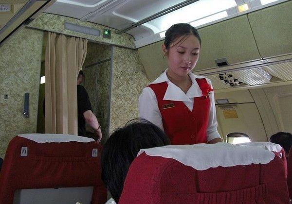 朝鲜空姐新版制服 这组朝鲜空姐新版制服的照片，终于有点国际范了