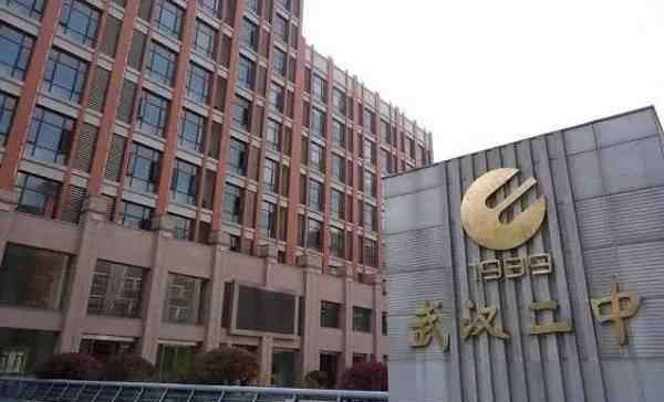 湖北省黄冈中学 湖北“称霸一方”的4所高中，“剑指”黄冈中学，堪称状元聚集地