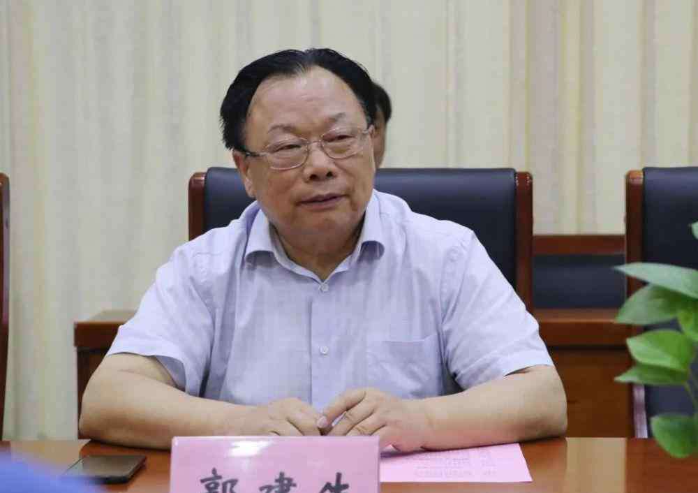 南阳市教育局网 南阳市教育局局长张清范一行莅临我校调研指导工作