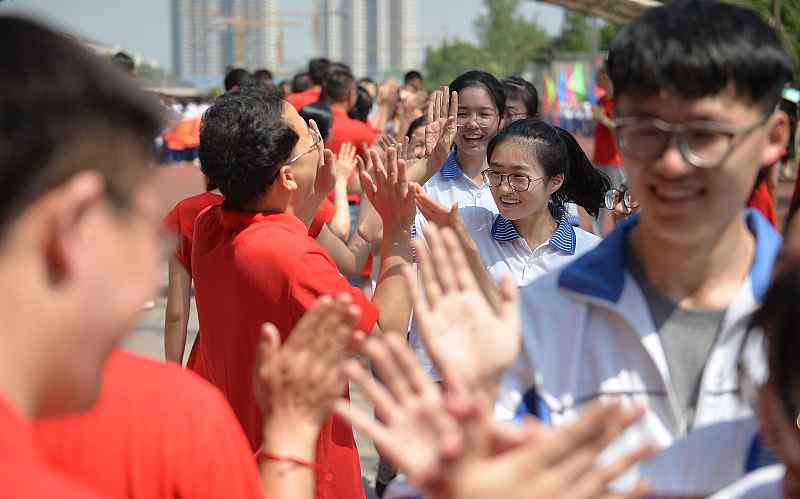 高中孩子成绩差 上高中孩子成绩差，有什么能触动他心灵、让他努力读书的办法吗？