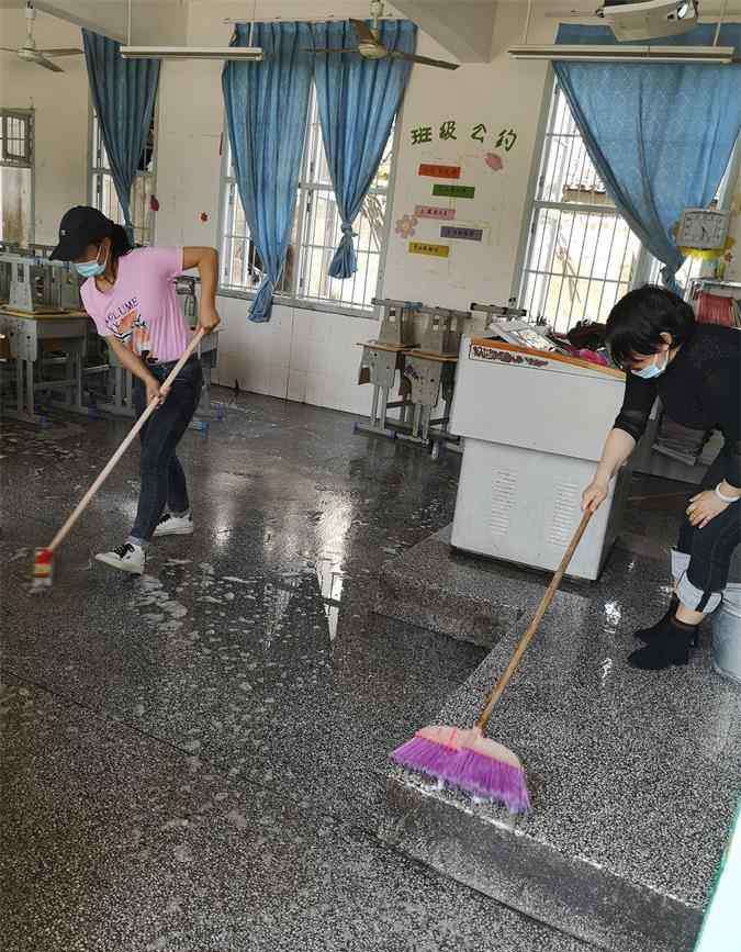 花垣小学 花垣小学：全体教师清扫校园，只盼“神兽”归