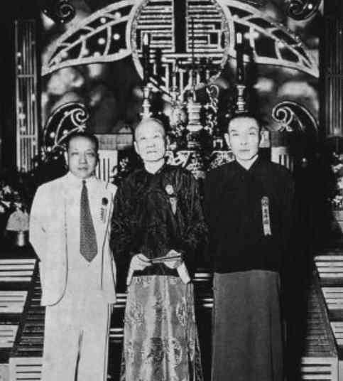 杜月笙电影 杜月笙修宗祠为扩大影响力，他不仅将过程拍成电影，还造了纪念牌