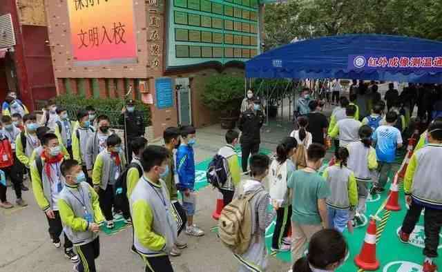 小学开学第一天 洛阳中小学开学第一天，防控措施齐全，一切秩序井然