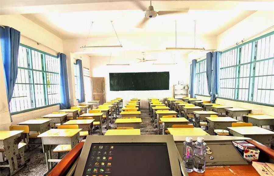 花垣小学 花垣小学：全体教师清扫校园，只盼“神兽”归