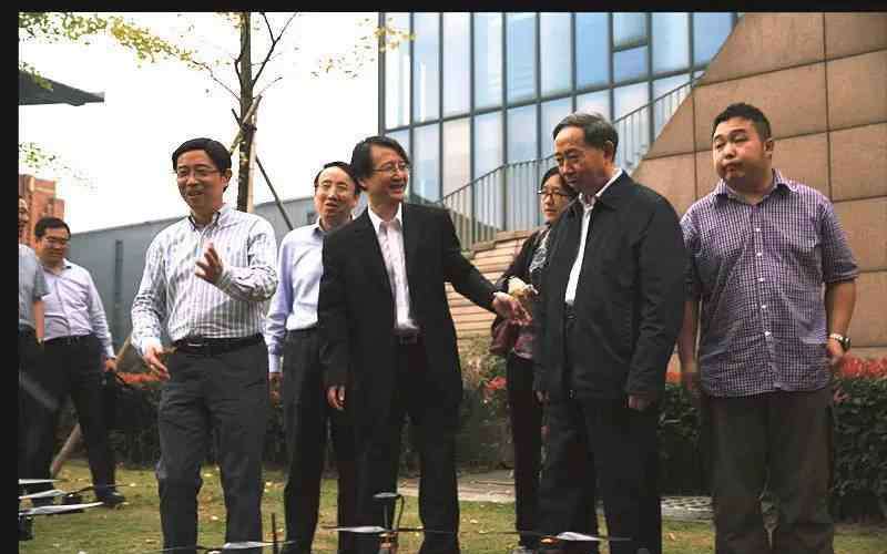 教育部部长袁贵仁 教育部部长袁贵仁在浙江大学考察紫金创客元空间