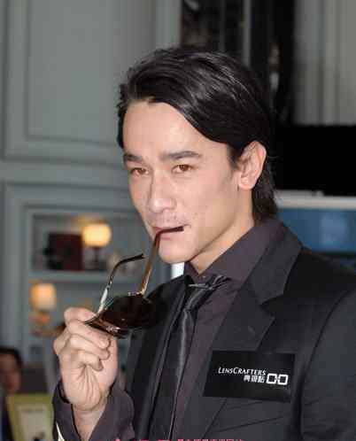 吴耀汉的儿子 吴耀汉儿子吴嘉龙个人资料 吴嘉龙拍过的电影电视剧