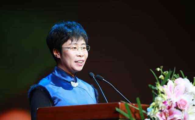 简单古诗幼儿园 国学女大师“露馅”，实力到底怎样？一首幼儿园古诗打回原形