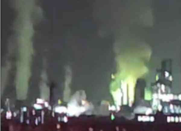 石家庄爆炸 石家庄化工厂突发爆炸 现场火光冲天，浓烟滚滚