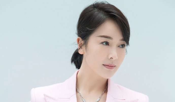 左小青图片 左小青老公高权健照片资料 两人相差20岁的爱情