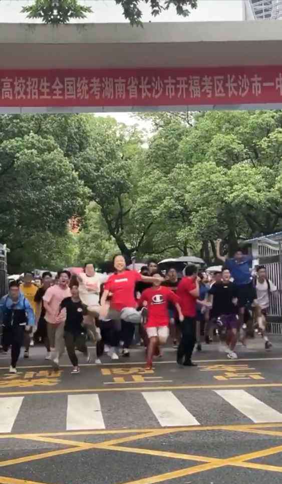 中国美术学院录取分数线 长沙一字马女孩高考成绩457分：超专业分数线115分，将报考中国美院
