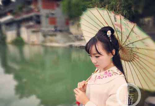 乡村女教师 半夜求救的乡村女教师，揭开了教育局应对潜规则的面纱